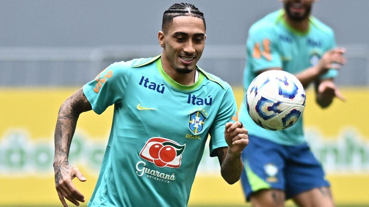 每体:安帅把拉菲尼亚放到10号位上,为三前锋提供进攻火力